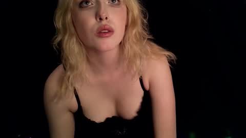 Snapshot of rosy_petal chatting on 7, 10, 2025 rosy_petal online show from 7, 10, 2025