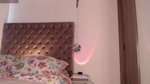 Rouss marie henao  online show from 9, 2, 2026