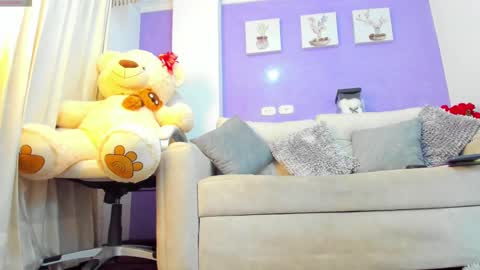 Roxanne evans   Schedule 700 -1400GTM-5 online show from 19, 2, 2025