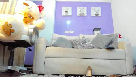 Roxanne evans   Schedule 700 -1400GTM-5 online show from 17, 9, 2025