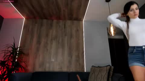 Roxanne Hill  online show from 14, 3, 2026