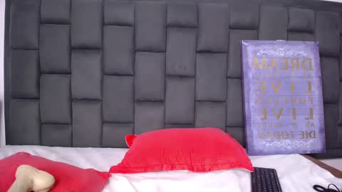 Snapshot of roxannehott chatting on 22, 2, 2025 ross brown online show from 22, 2, 2025