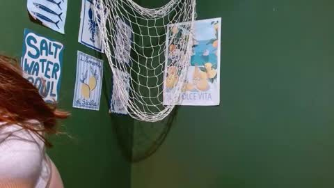 Snapshot of roxiehood chatting on 17, 10, 2025 Roxie online show from 17, 10, 2025