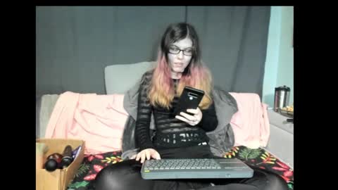 roxihazeleyes online show from 26, 1, 2025