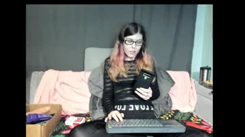 roxihazeleyes online show from 26, 1, 2025