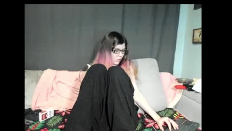 roxihazeleyes online show from 28, 1, 2025