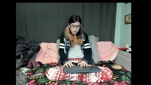 roxihazeleyes online show from 29, 1, 2025