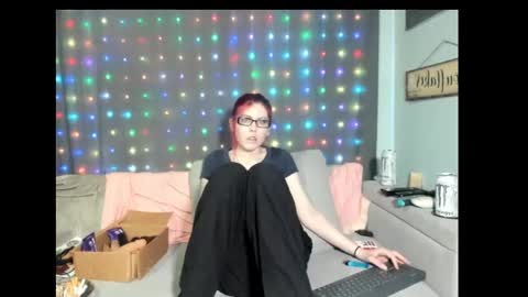 roxihazeleyes online show from 27, 2, 2025