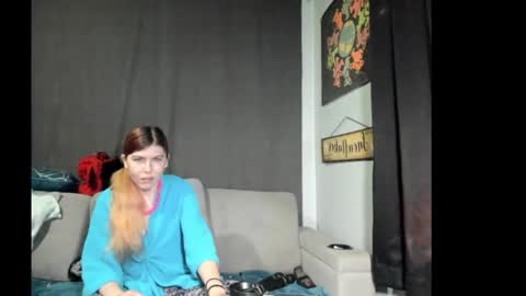 roxihazeleyes online show from 19, 10, 2025