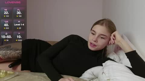 Snapshot of roxxxie_reid chatting on 3, 3, 2025 Roxieex ABBY online show from 3, 3, 2025