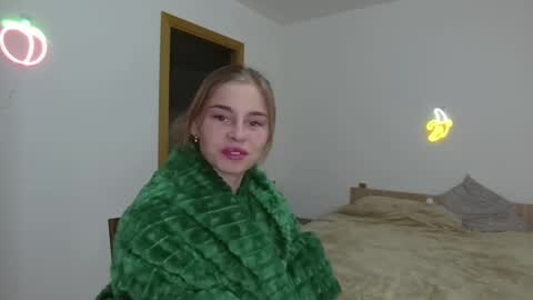 Snapshot of roxxxie_reid chatting on 10, 3, 2025 Roxieex ABBY online show from 10, 3, 2025