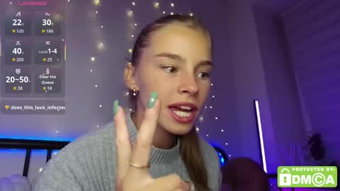 Snapshot of roxxxie_reid chatting on 18, 9, 2025 Roxieex ABBY online show from 18, 9, 2025