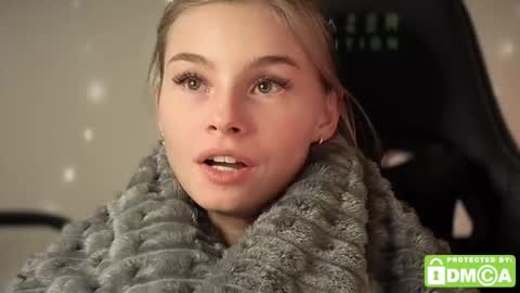 Snapshot of roxxxie_reid chatting on 30, 10, 2025 Roxieex ABBY online show from 30, 10, 2025