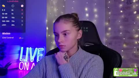 Snapshot of roxxxie_reid chatting on 4, 12, 2025 Roxieex ABBY online show from 4, 12, 2025