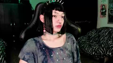 Roxy Independient model Help me to reach 50 thumbs up online show from 12, 1, 2026