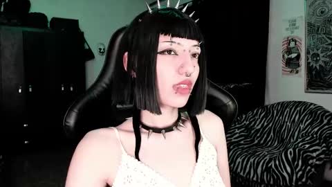 Roxy Independient model Help me to reach 50 thumbs up online show from 4, 2, 2026