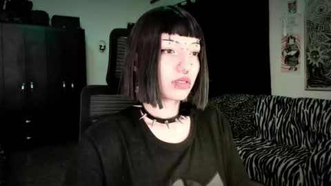 Roxy Independient model Help me to reach 50 thumbs up online show from 24, 2, 2026