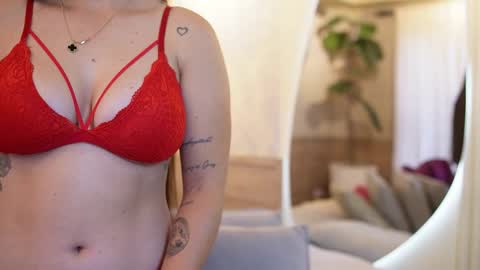 Snapshot of roxy_vega chatting on 6, 10, 2025 Roxy  online show from 6, 10, 2025