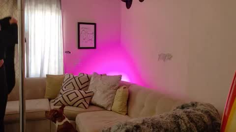 Roxy Nyes online show from 7, 4, 2026