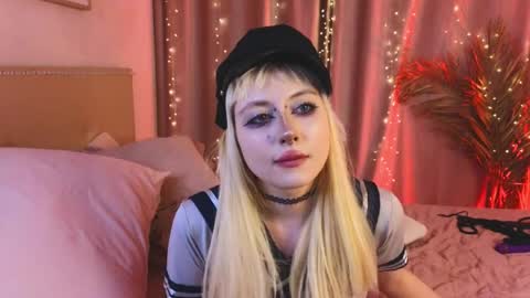 Rraffaellka online show from 11, 4, 2026