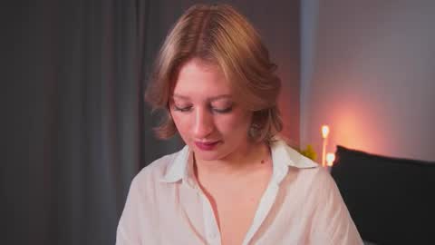 Snapshot of rue_novella chatting on 5, 11, 2025 Mila online show from 5, 11, 2025