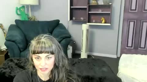 Snapshot of ruehallow chatting on 27, 6, 2026 Rue Hallow online show from 27, 6, 2026