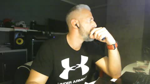 Chico que rico Caliente online show from 31, 1, 2025