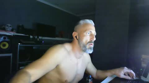 Chico que rico Caliente online show from 21, 2, 2025