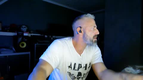 Chico que rico Caliente online show from 9, 9, 2025