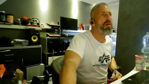 Chico que rico Caliente online show from 5, 2, 2026