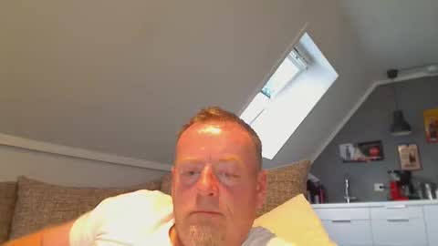 Snapshot of runepetter chatting on 17, 9, 2025 bignorwegian online show from 17, 9, 2025