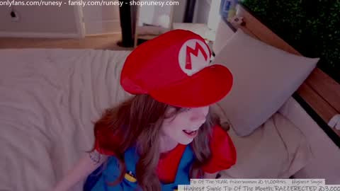 Snapshot of runesy chatting on 4, 12, 2025 Lady online show from 4, 12, 2025