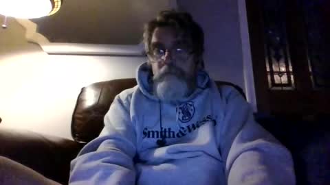Snapshot of runningaround60 chatting on 19, 12, 2025 runningaround60 online show from 19, 12, 2025