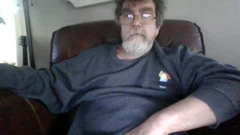 Snapshot of runningaround60 chatting on 8, 5, 2026 runningaround60 online show from 8, 5, 2026