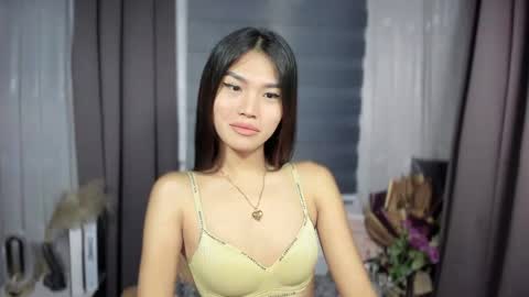 Snapshot of sabrina_maxx chatting on 8, 11, 2025 Nadine online show from 8, 11, 2025