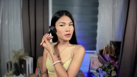 Snapshot of sabrina_maxx chatting on 11, 11, 2025 Nadine online show from 11, 11, 2025