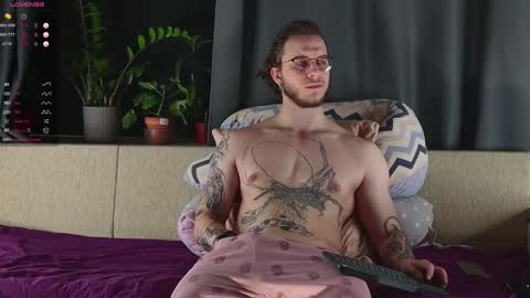 Snapshot of sage6688 chatting on 15, 9, 2025 Adam online show from 15, 9, 2025