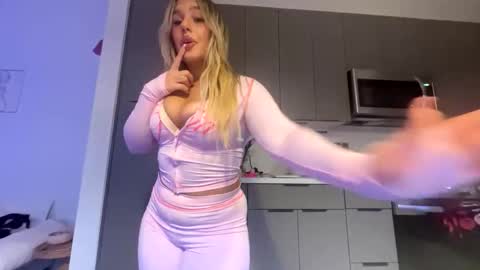 Snapshot of sageblue5683 chatting on 8, 11, 2025 Shaina Blue online show from 8, 11, 2025