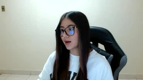 Snapshot of sahaliefox_ chatting on 24, 6, 2026 Sahaliefox online show from 24, 6, 2026