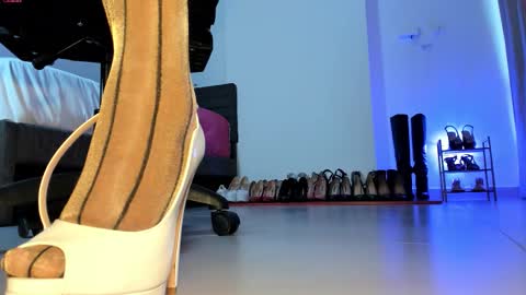 Snapshot of sali_g chatting on 12, 10, 2025 Sali G  online show from 12, 10, 2025