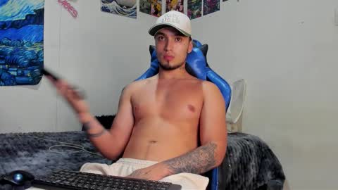 Snapshot of salvatore_dereck chatting on 30, 10, 2025 online show from 30, 10, 2025