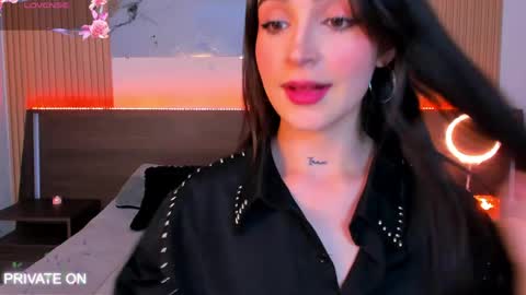 Snapshot of samantha_moons chatting on 7, 5, 2026 samantha_moons online show from 7, 5, 2026