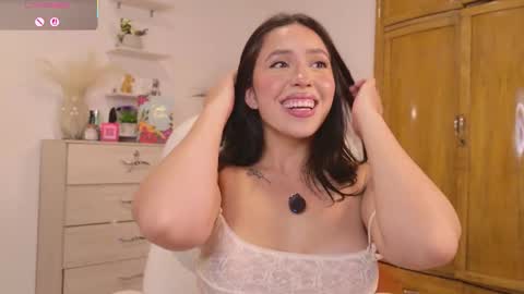 Snapshot of samanthalavey_ chatting on 22, 10, 2025 paulina rios online show from 22, 10, 2025