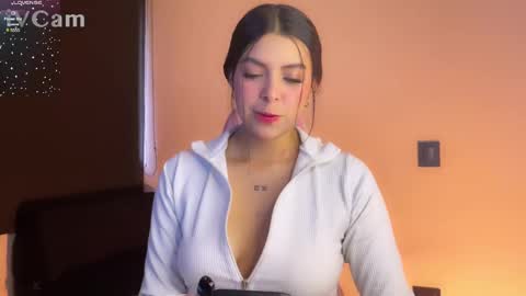 Snapshot of samara_lam chatting on 5, 1, 2025 Sammy  online show from 5, 1, 2025