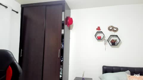 Sanddi  online show from 4, 4, 2026