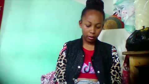 sandra1253099 online show from 4, 12, 2025