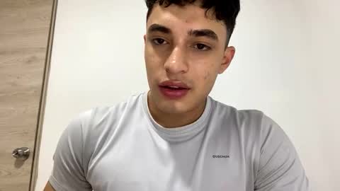 Snapshot of santi36rt chatting on 27, 5, 2026 santi36rt online show from 27, 5, 2026