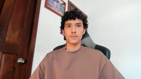 Snapshot of santi_twink19 chatting on 21, 12, 2025 santi_twink19 online show from 21, 12, 2025