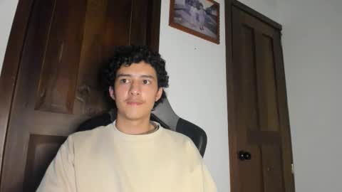 Snapshot of santi_twink19 chatting on 22, 12, 2025 santi_twink19 online show from 22, 12, 2025