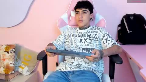 Snapshot of santiabader chatting on 26, 10, 2025 SantiAbader online show from 26, 10, 2025